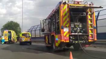 Tres personas resultan heridas, un motorista y dos conductores de vehículo