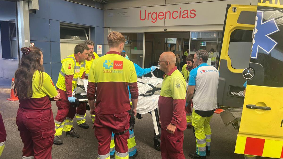 Los sanitarios han trasladado a la herida al Hospital Ramón y Cajal de Madrid