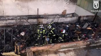 Al lugar han acudido ocho dotaciones de Bomberos de Madrid para extinguir el fuego