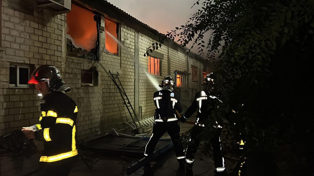 El fuego ha  afectado a unos 1.000 metros cuadrados de los 2.000 que ocupa la infraestructura