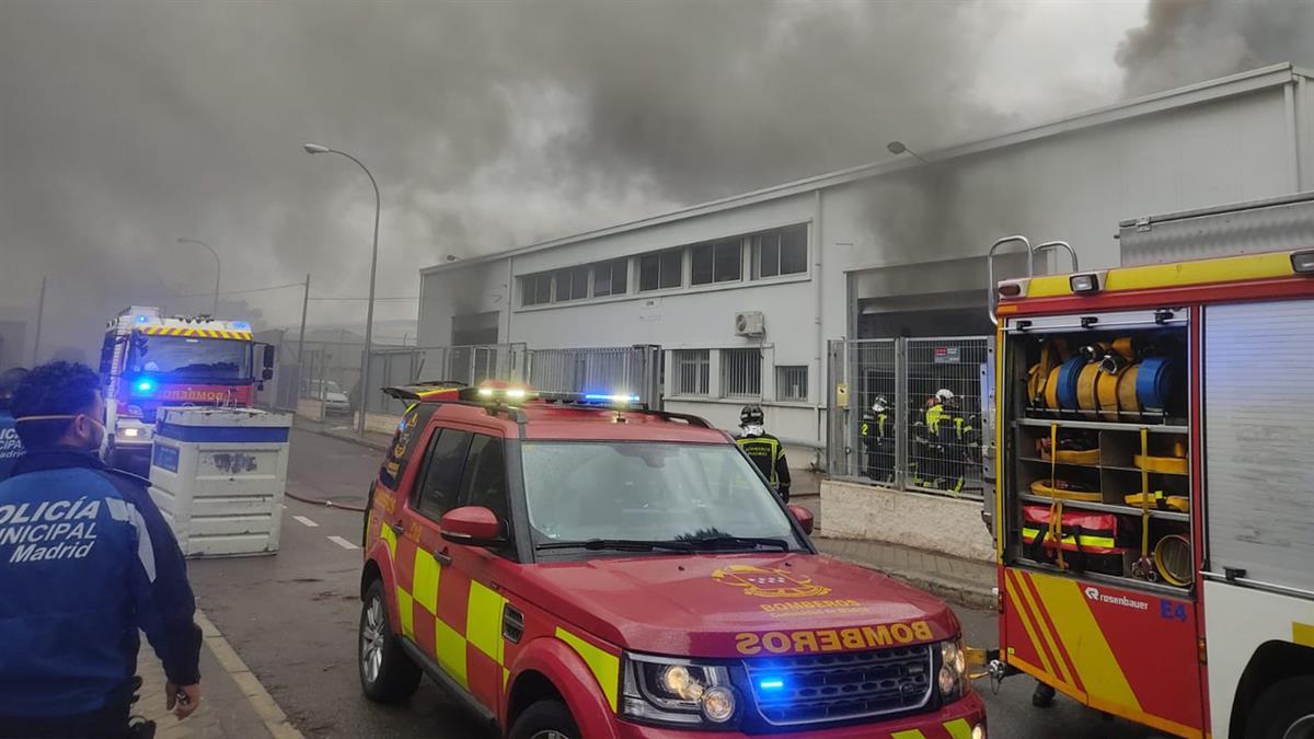 Se han necesitado hasta 15 dotaciones de bomberos para apagar el fuego