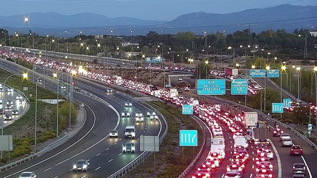 El alcalde ha pedido perdón por la concentración de coches de los últimos días en la capital 