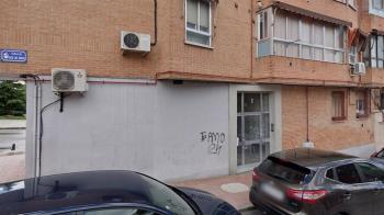 Los vecinos llevan un año pagando un crédito para la instalación que el dueño de un local no les deja formalizar