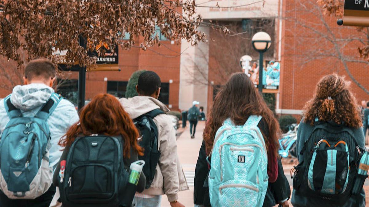 El objetivo es complementar el programa curricular y diversificar la formación