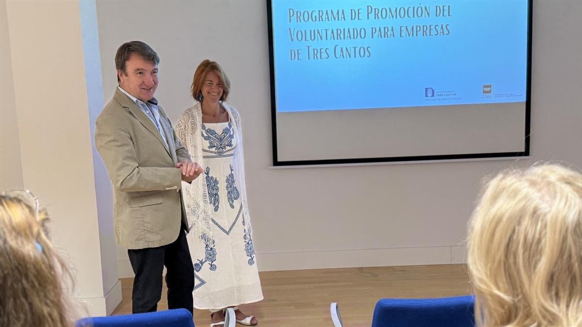 Este documento permite a las empresas elegir entre diferentes actividades de voluntariado en colaboración con organizaciones como Cruz Roja, Cáritas, AMI-3 o Reforesta