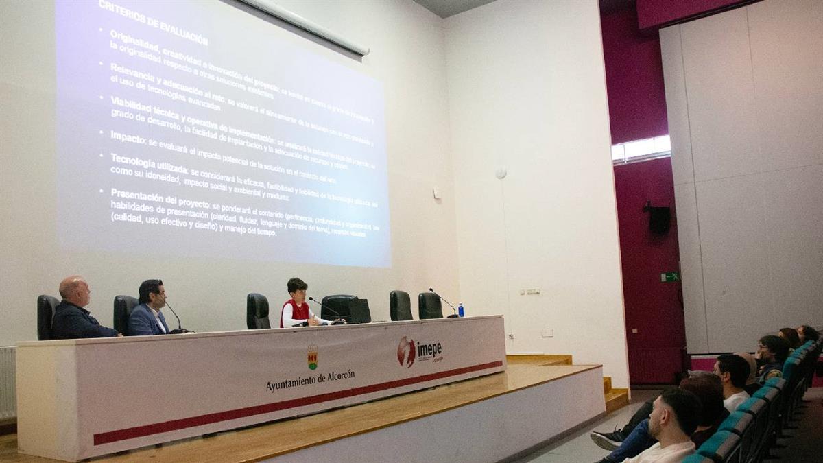 Carmen Martín, la concejala de Juventud, asegura que “Alcorcón cuenta con un potente talento juvenil" 