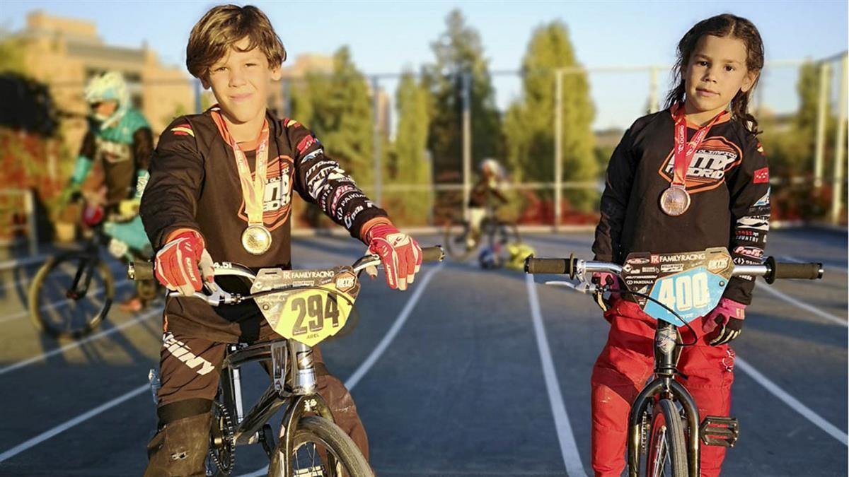 Abel y Leyre Ramila, de 8 y 5 años, han terminado primero y tercera, respectivamente, en el Campeonato de España de BMX 