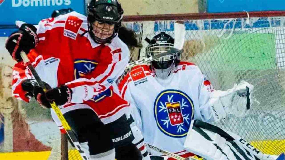 Lucía Díaz defendió los colores de España en el Campeonato Mundial de Hockey Hielo femenino celebrado en Polonia