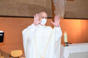 El ex párroco volvió este sábado al municipio a celebrar sus 50 años como sacerdote