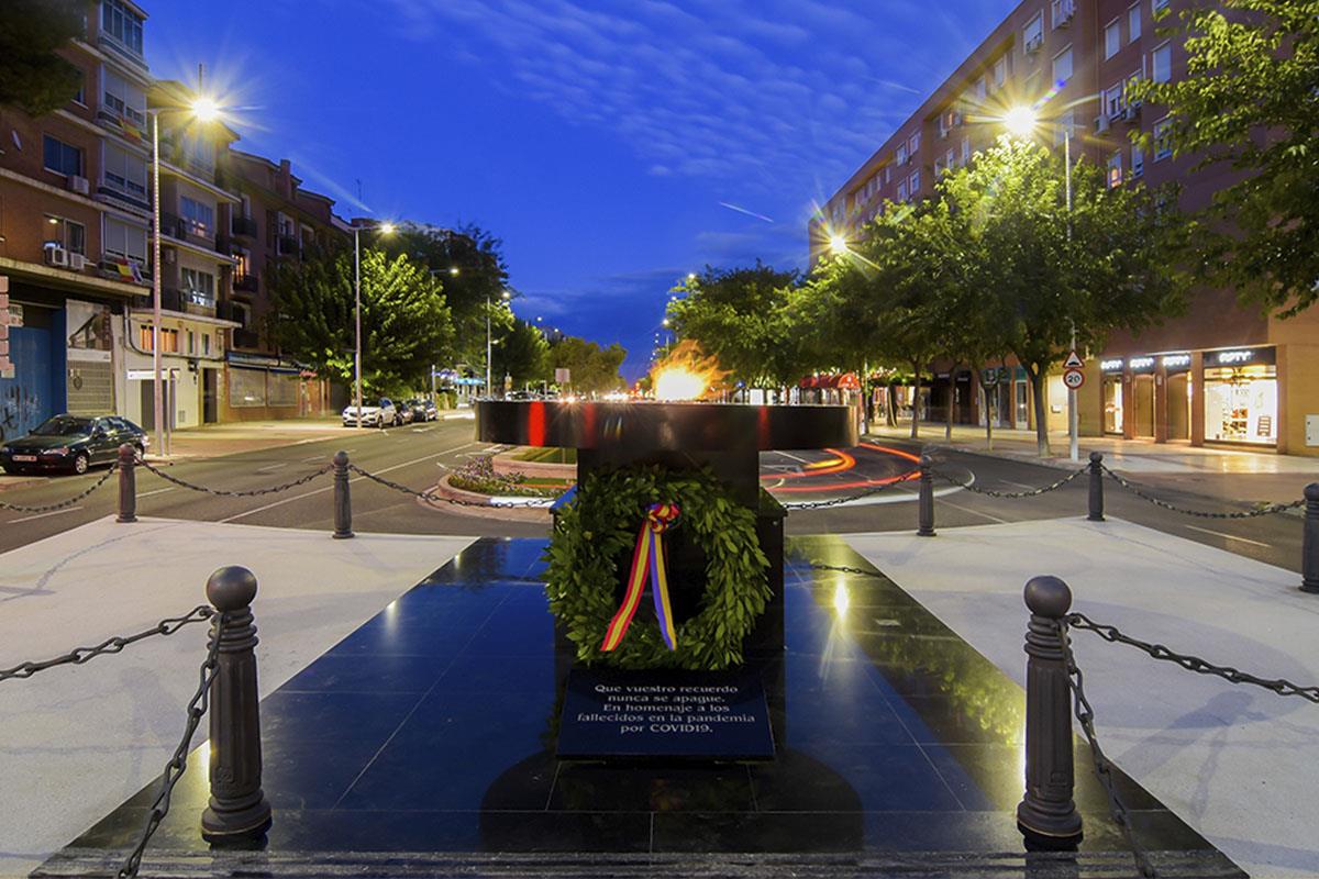 Se inaugura un monumento en su memoria