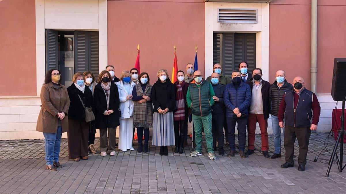 Los protagonistas han recibido un obsequio en reconocimiento a su prolongada vida laboral