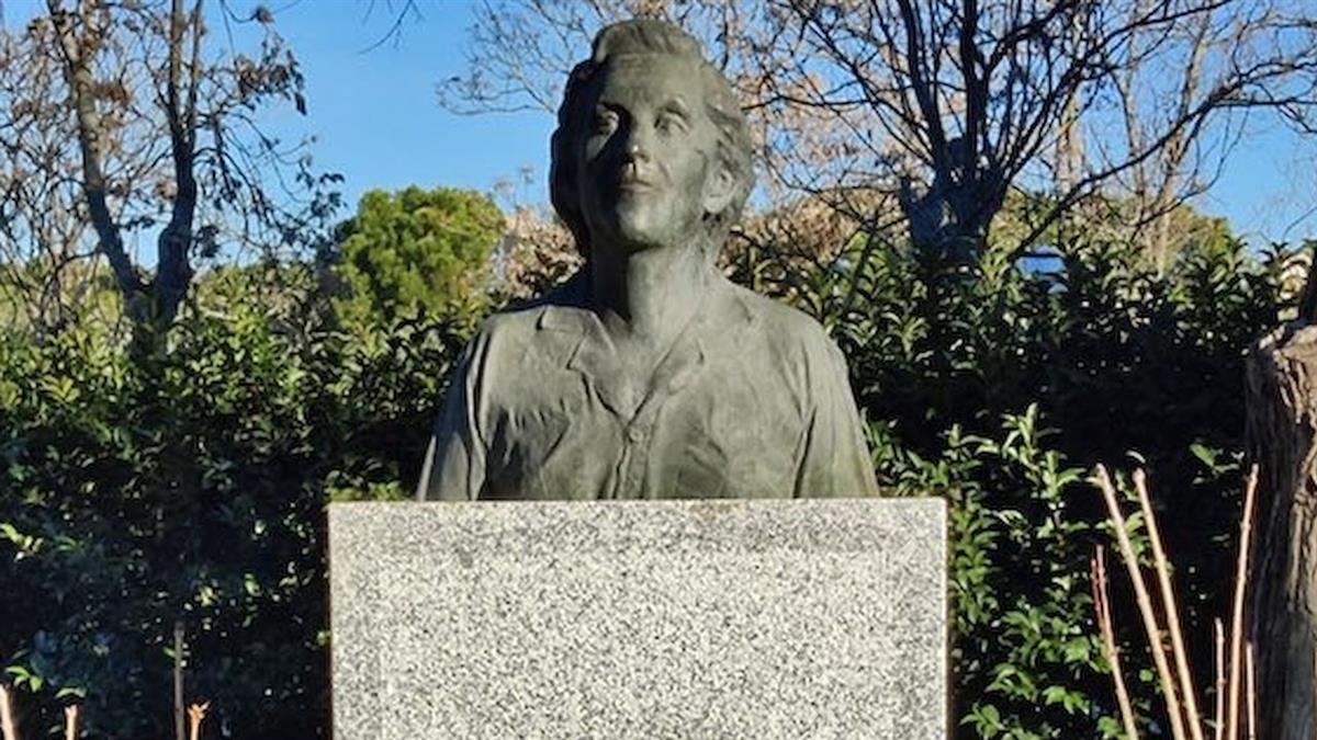 El sábado 2 de marzo se descubrirá una placa en el edificio donde vivió, en la calle Río Manzanares