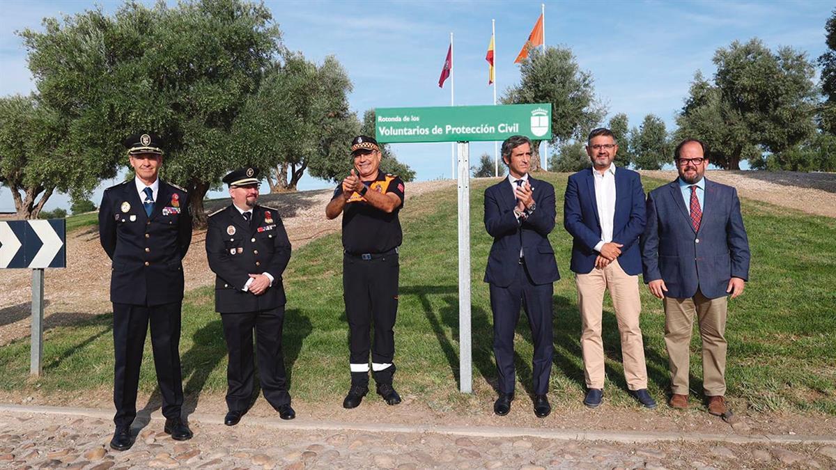 Lo hace con una rotonda situada en la intersección de Marqués de la Valdavia, la avenida de Valdelaparra y la M-616
