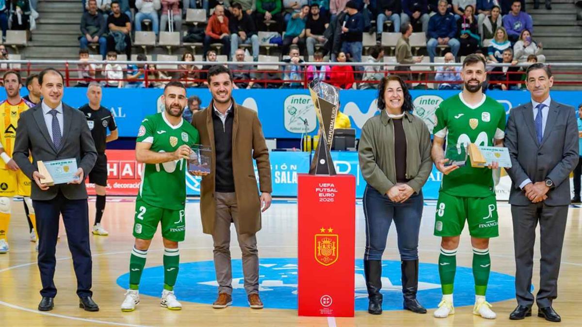 Los dos jugadores que se proclamaron campeones de Europa con la selección española 