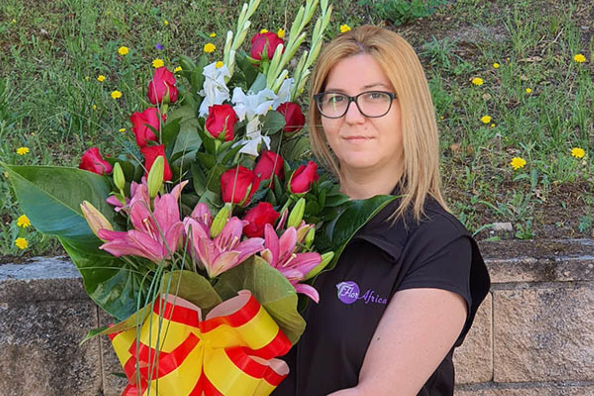 La floristería Flor África diseña un ramo especial para colocarlo en los cementerios de Madrid
