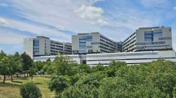 El centro se despide de 175 profesionales que se han jubilado durante este año