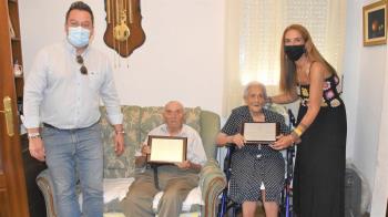 El Ayuntamiento les ha entregado una placa conmemorativa