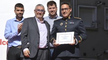 El Consistorio ha querido reconocer su dedicación, compromiso y vocación de servicio público