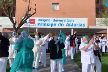 Lee toda la noticia 'Homenaje recíproco a las puertas del HUPA'