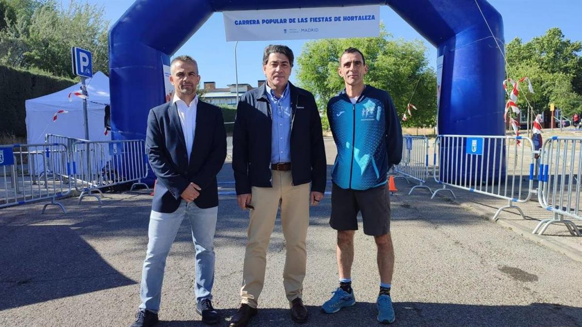 El concejal David Pérez ha entregado hoy los trofeos a los ganadores de las categorías masculina y femenina

