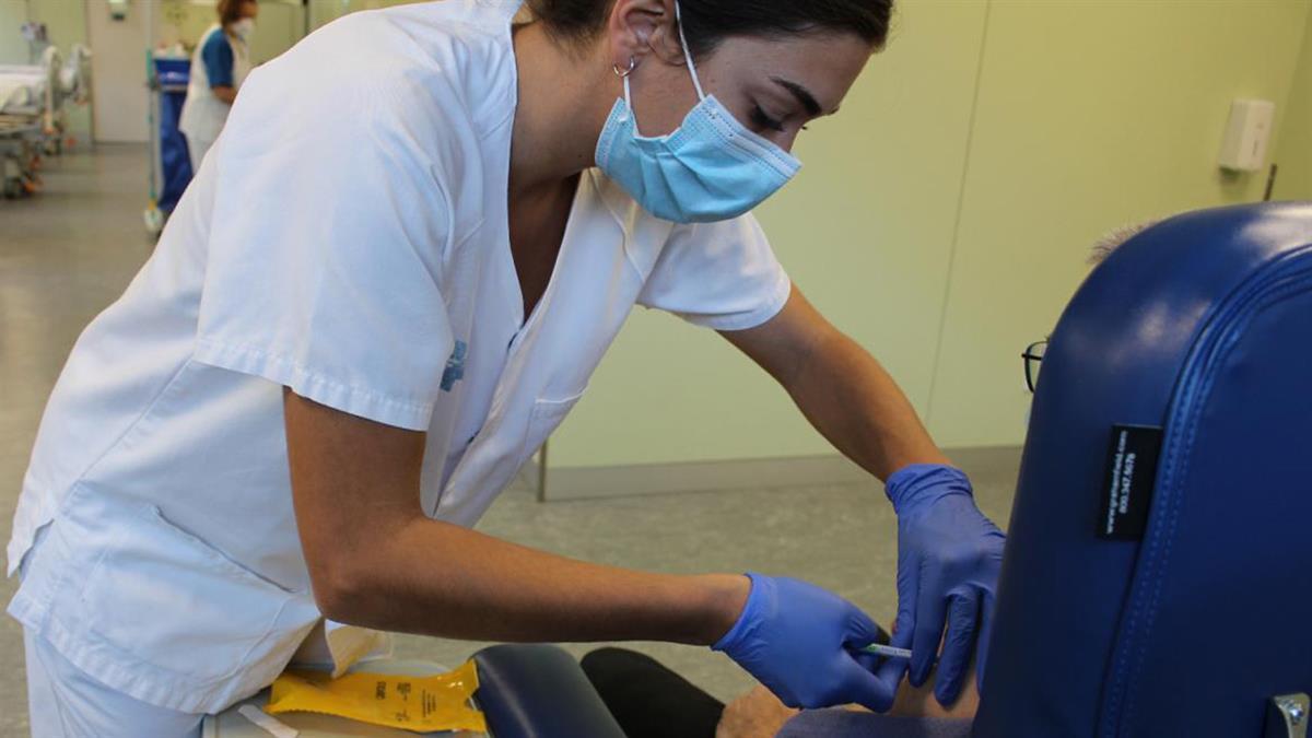 La personas que accedan recibirán la dosis de refuerzo con esta vacuna