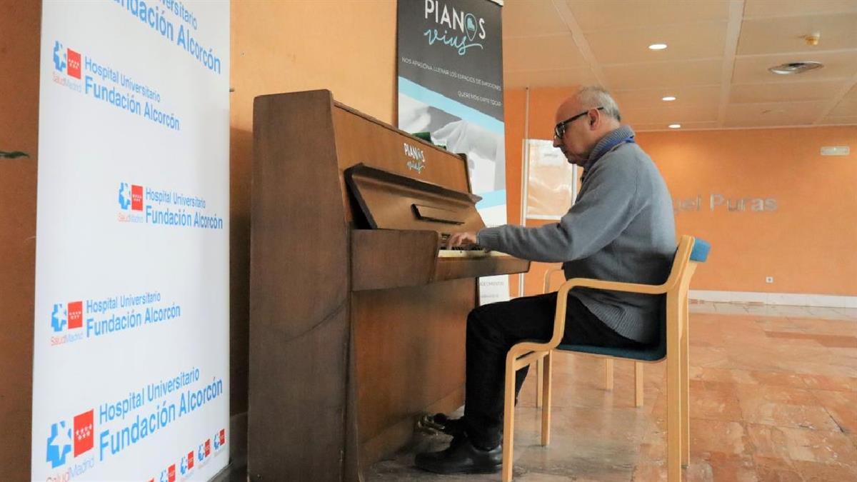 El centro incorpora un piano para hacer más agradable la acogida y estancia de pacientes y familiares
