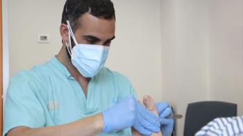 El Hospital Universitario de Torrejón hace unas advertencias sobre el uso excesivo de ciertos calzados