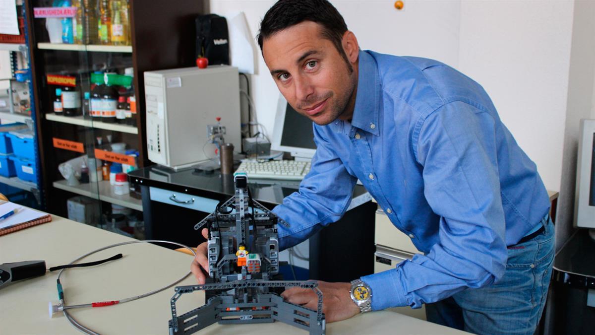 Solo con tu 'like', permitirás que continúe con su trabajo de investigación en agricultura de precisión