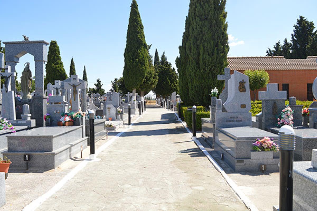 El cementerio ha ampliado sus plazas con 14 sepulturas nuevas