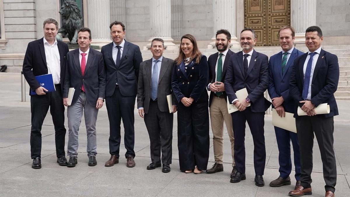 Óscar Lalanne participa en una reunión en el Congreso sobre el futuro de Cercanías y cuestiona la viabilidad de las inversiones anunciadas