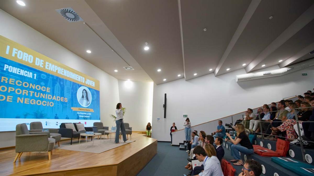 El viceconsejero de Economía de la Comunidad de Madrid y el alcalde inauguraron esta cita, a la que asistieron cerca de 250 personas.