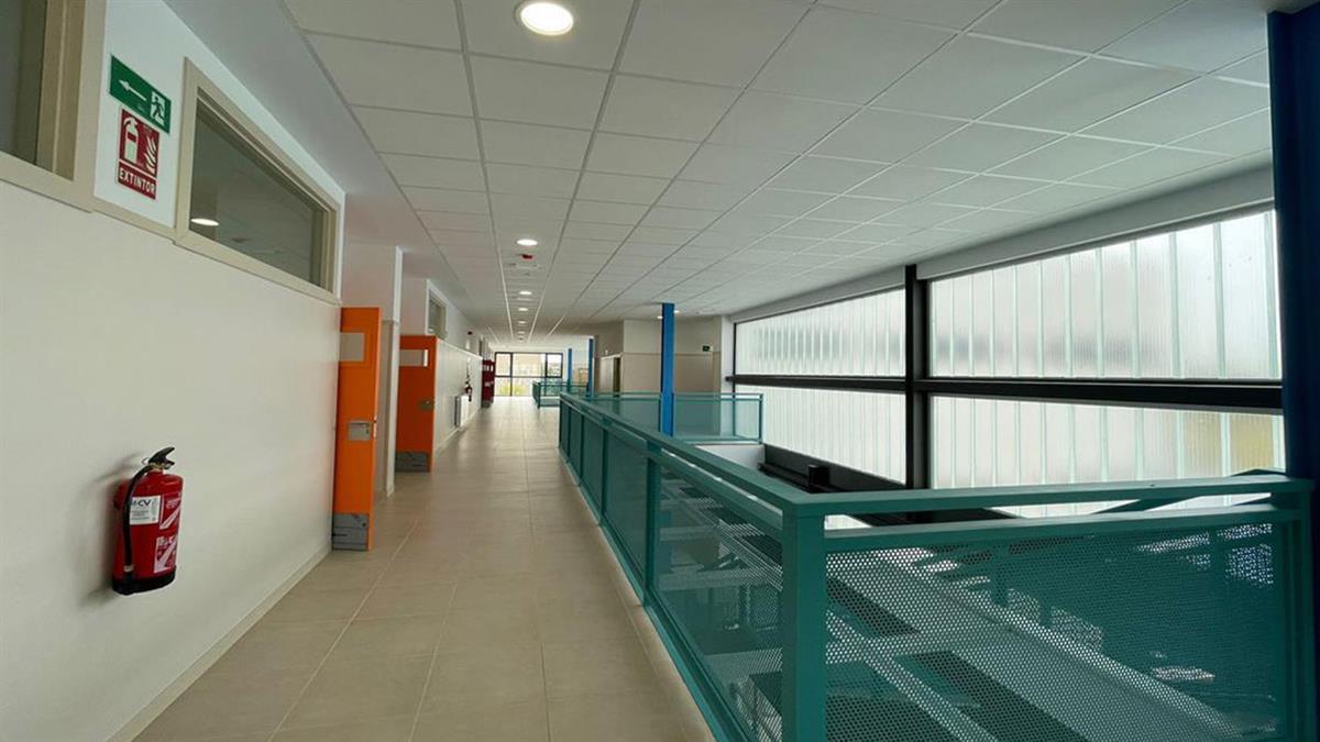 Desde la Dirección de Área Madrid Este explican que el gimnasio no se ha comenzado porque ninguna empresa se ha presentado para ejecutar la obra