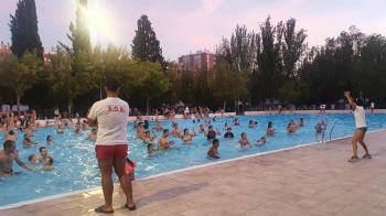Un encuentro intergeneracional lúdico-deportivo gratuito el viernes 17 de junio en la piscina de Aluche