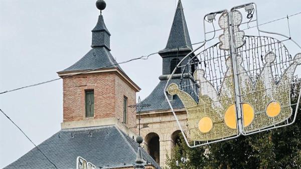 Una gran bola de Navidad y coronas de los Reyes Magos iluminarán el centro de la ciudad