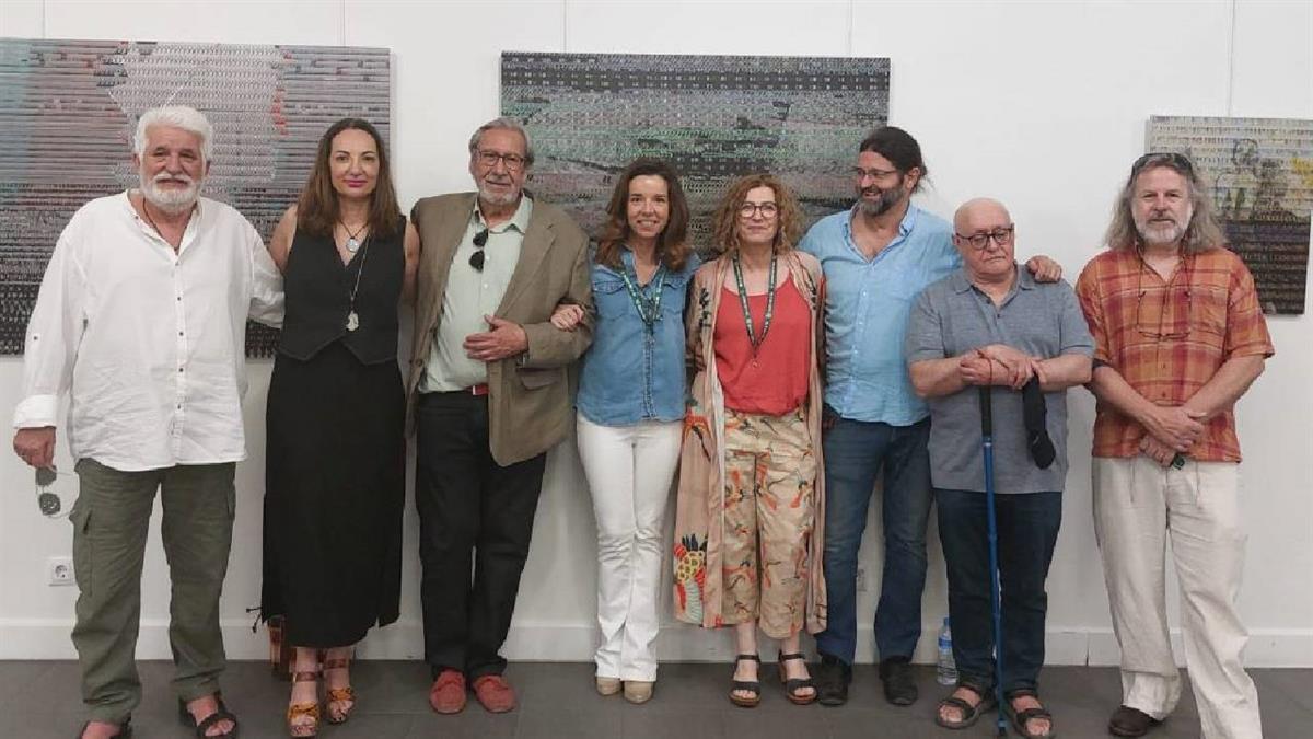 La concejala Paula Gómez-Angulo ha inaugurado esta tarde la exposición, en beneficio de la investigación en la Esclerosis Lateral Amiotrófica (ELA)
