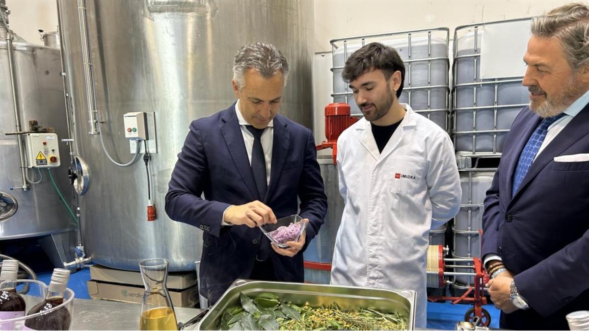 Esta receta ha sido elaborada por  Licores Trampero de Alcalá de Henares y el Instituto Madrileño de Investigación y Desarrollo Rural, Agrario y Alimentario (IMIDRA) 