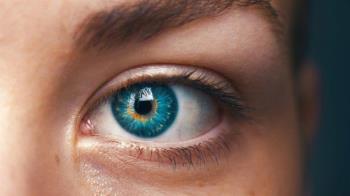 Implantado el primer dispositivo ocular para tratar la degeneración macular