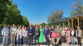 Está situada en la calle Infantas