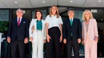 Paloma Tejero acude a la inauguración junto al presidente mundial de la empresa