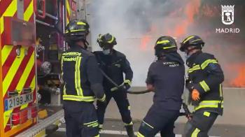 Las llamas se han iniciado junto al Hotel Nuevo Madrid, el que sufrió un aparatoso incendio el pasado mes de junio