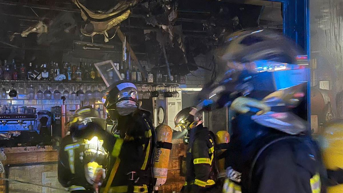 Al lugar tuvieron que acudir ocho dotaciones de Bomberos