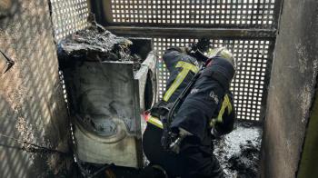 Una lavadora pudo ser el origen del incendio registrado en un piso del número 10 de la calle Motril