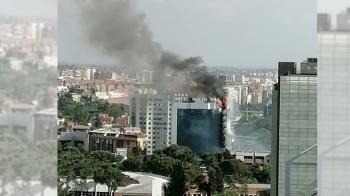Nueve plantas del edificio ya están en llamas