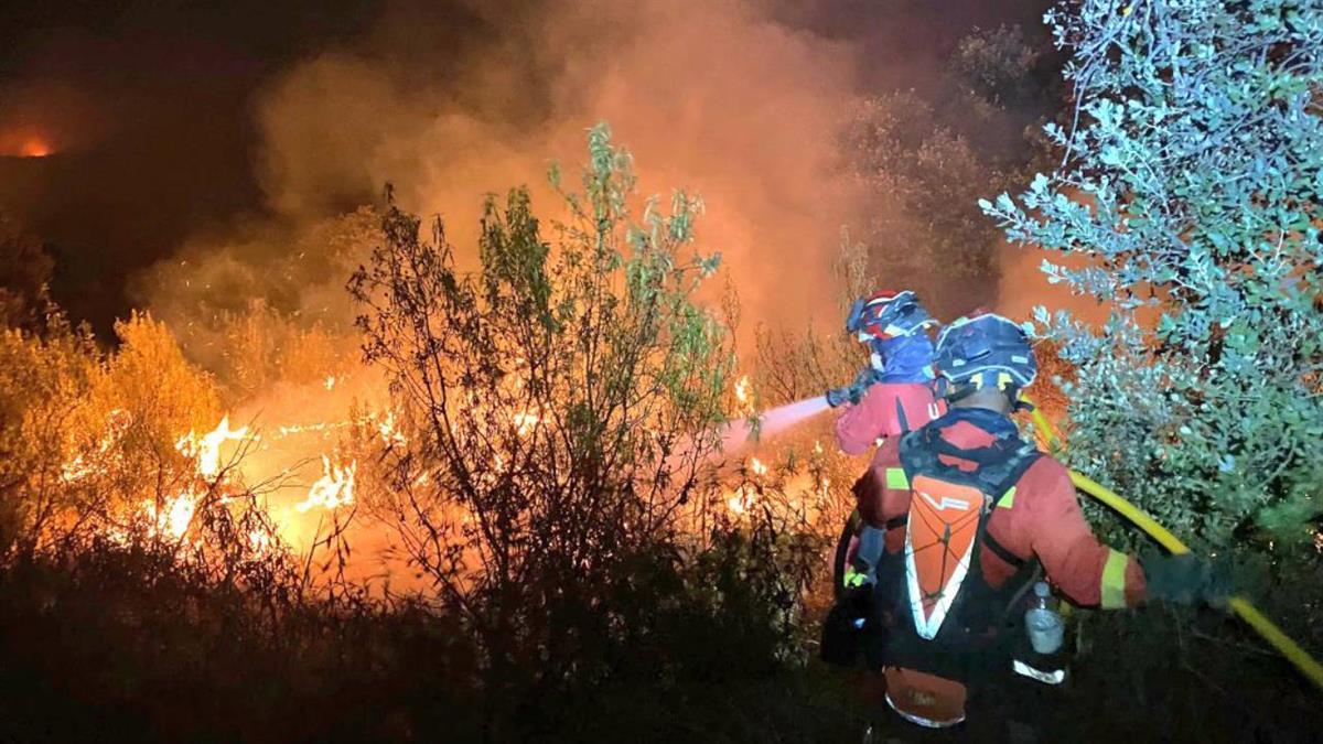 La oleada de incendios desata una nueva batalla política en España 