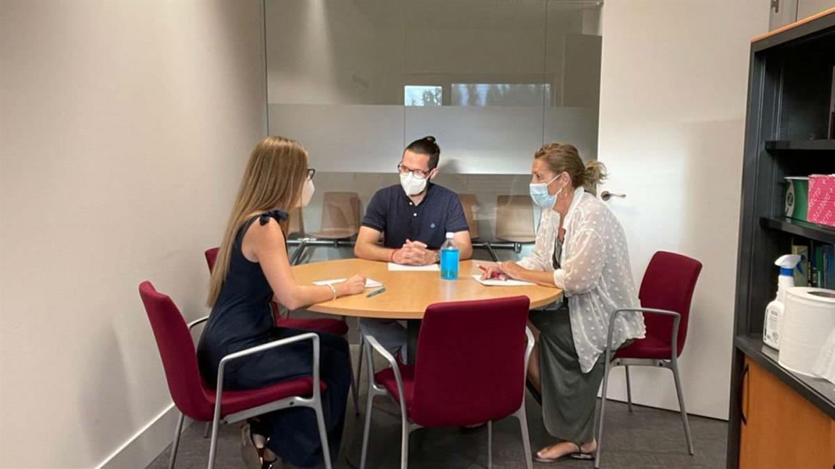El grupo municipal socialista se ha reunido con la portavoz de Educación en la Asamblea de Madrid por el PSOE, Marta Bernardo