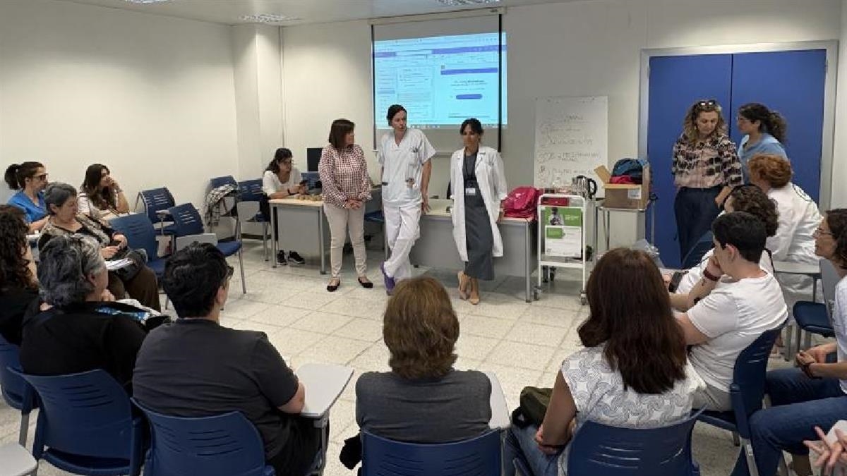 El Hospital público Infanta Cristina pone en marcha una 'Escuela de pacientes con cáncer de mama'
