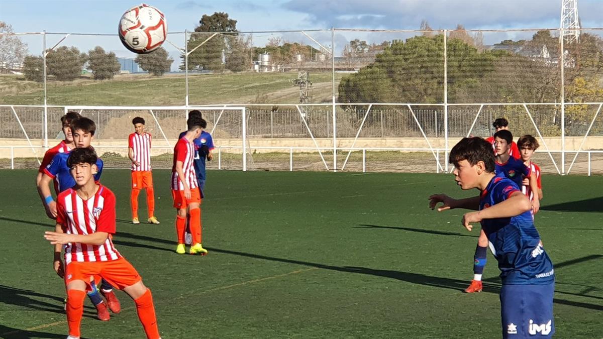El partido estuvo muy igualado desde el primer minuto, pero el equipo mostoleño terminó perdiendo por un resultado de 4-5