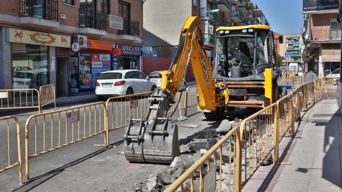 Con un presupuesto de 250.000 euros,  los trabajos consistirán en la reordenación de espacios en aceras y calzada, estableciéndose dos sentidos de circulación 