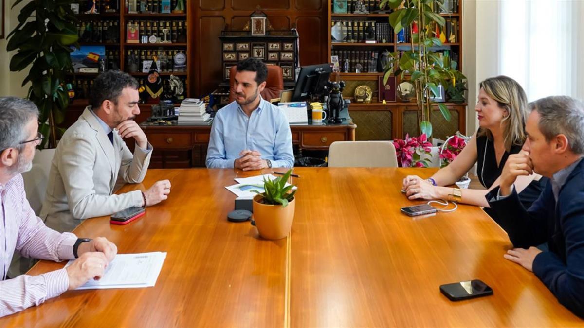 Durante la visita del director General de Atención al Mayor y Dependencia de la Comunidad de Madrid