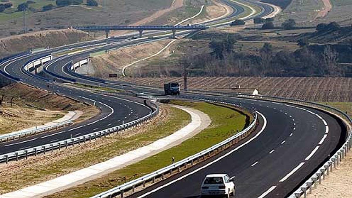 Con el fin de aportar una solución a los graves problemas de tráfico que se registran a la salida de la ciudad desde esa zona